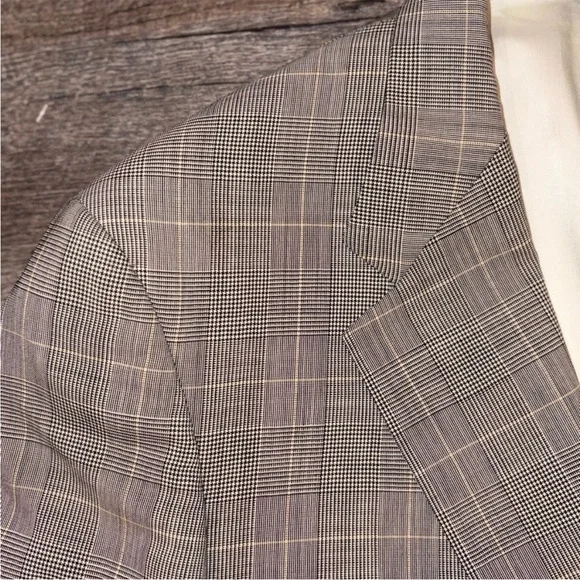 Men's Gray Plaid Blazer - Picture 4 of 10